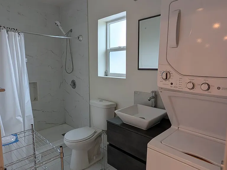 158 E Floral Dr #B — Photo 4