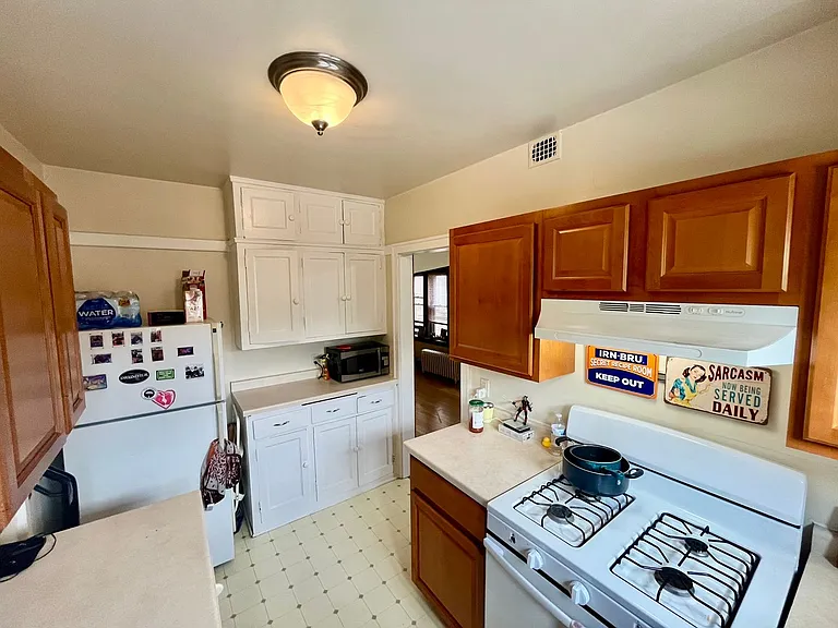 4422 N Oakland Ave — Photo 7