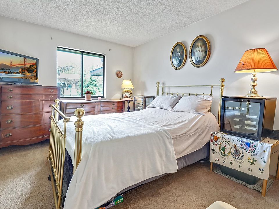 1st image of 2215 Dundas St #402