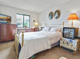 2215 Dundas St #402, Vancouver, BC V5L1J9