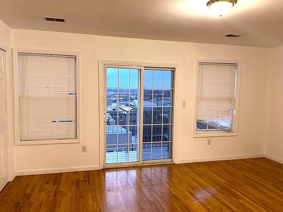 4th image of 75 Liberty Ave #2