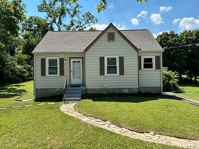 2911 Dobbs Ave — Photo 2