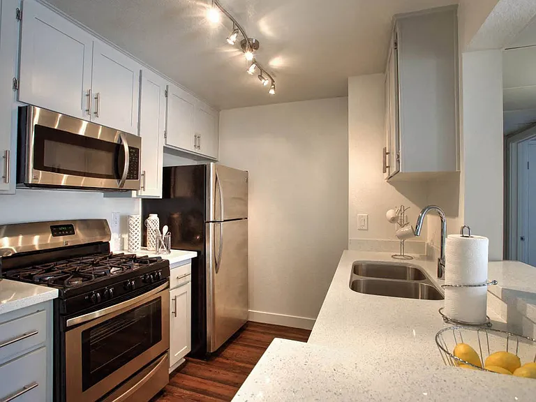 Toluca Lofts — Photo 4