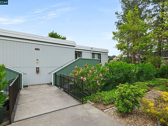 4th image of 1100 Singingwood Ct APT 8