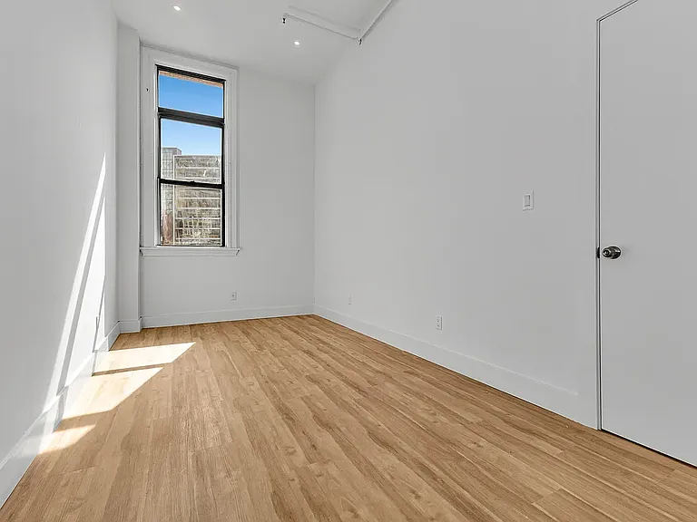 81 Willoughby St #409 — Photo 6