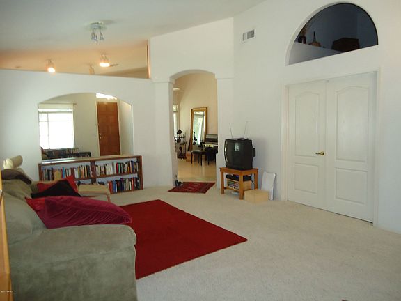 3rd image of 804 N Bradley Dr