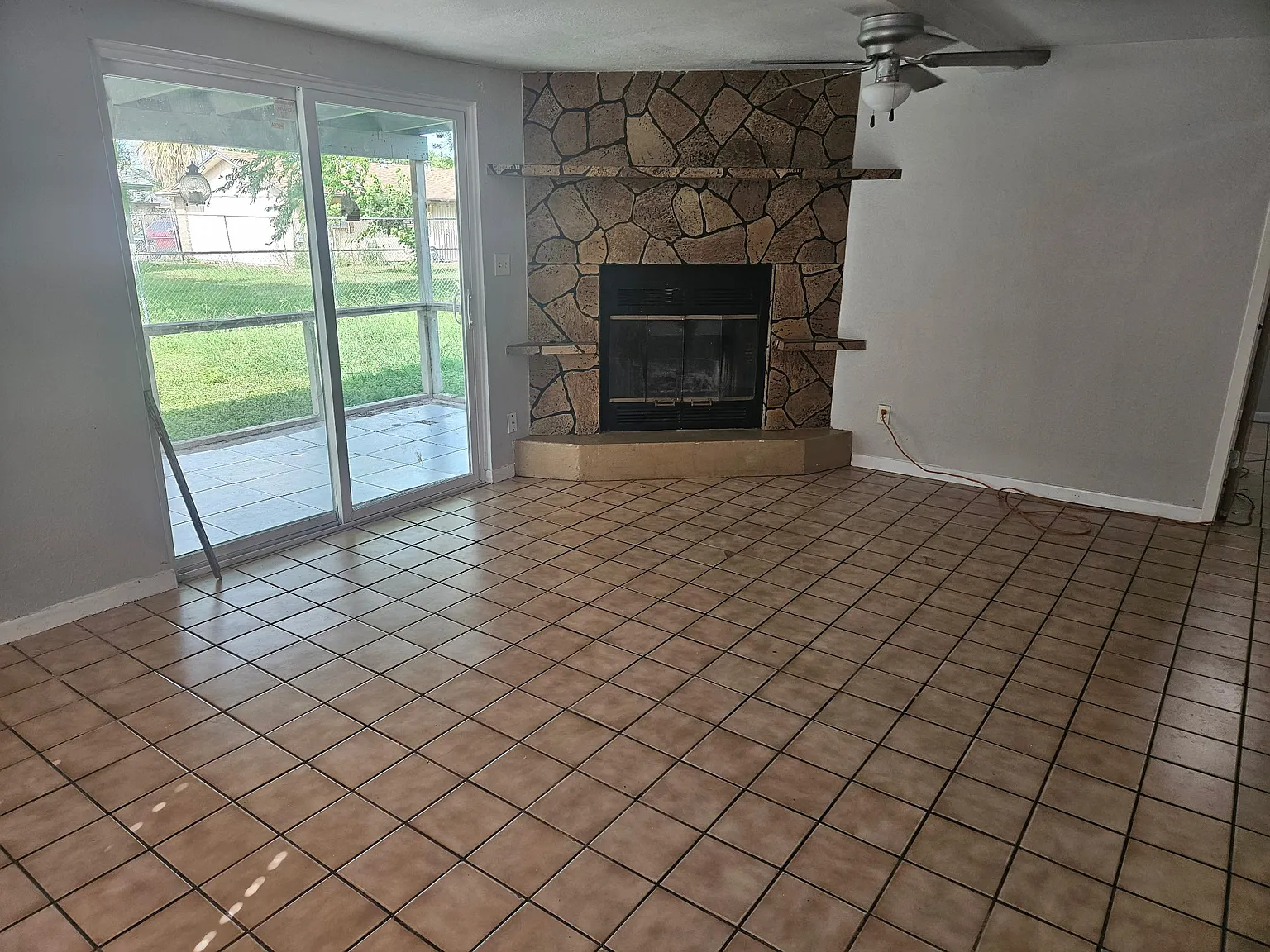 4 bed, 1456 sqft, $1,750 — Photo 2