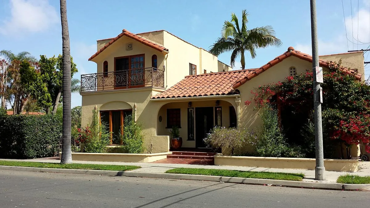 4 bed, 2200 sqft, $7,195 — Photo 1