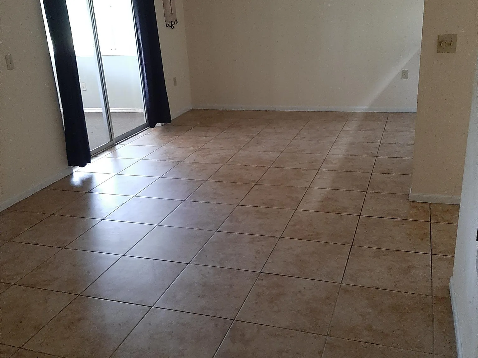 906 Hartford Dr — Photo 3