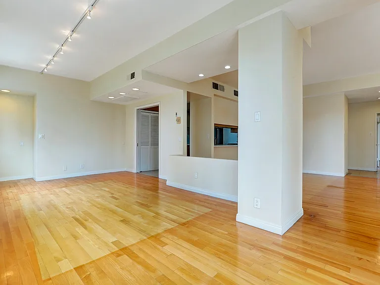 10787 Wilshire Blvd #802 — Photo 34