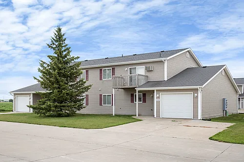 1508 Spruce Dr NE Photo 1
