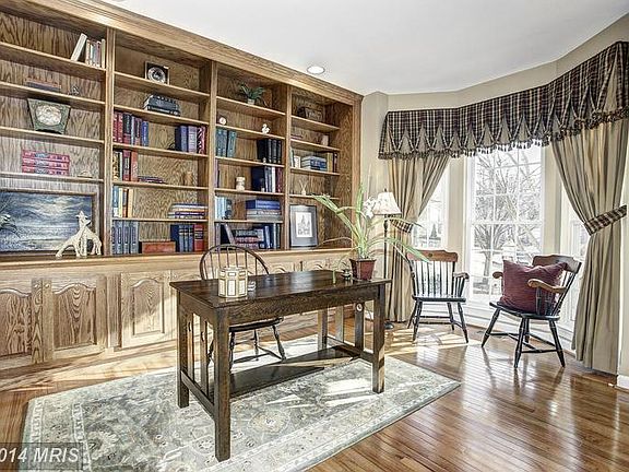 3rd image of 616 Pearl Point Ct