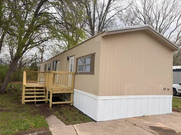 28 Deerwood Park, Centralia, IL 62801