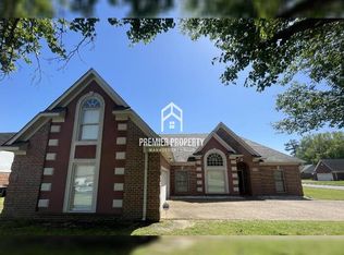 6729 Booth Forrest Dr, Bartlett, TN 38135