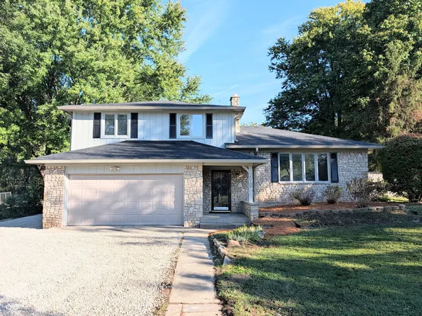 2010 Plantation Ln, Martinsville, IN 46151