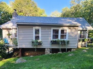 160 Coon Den Rd, Highland Lakes, NJ 07422