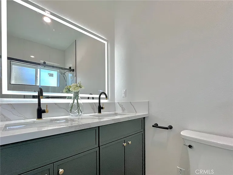 938 E Sandra Ave — Photo 16