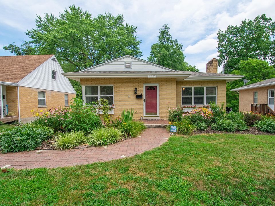 1st image of 2203 Oakview Dr