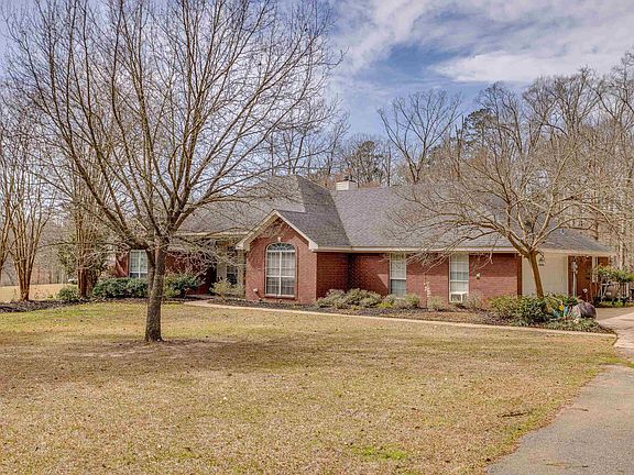 2nd image of 131 Three Lakes Rd