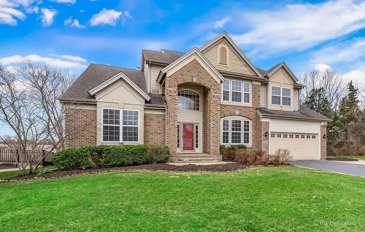 2800 Foxfield Dr photo 1