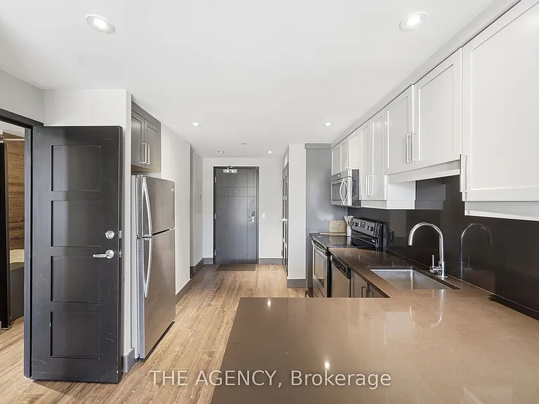 330 Phillip St — Photo 11