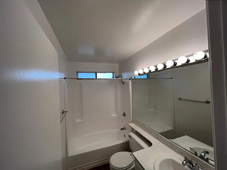 Guest bathroom (2x2)