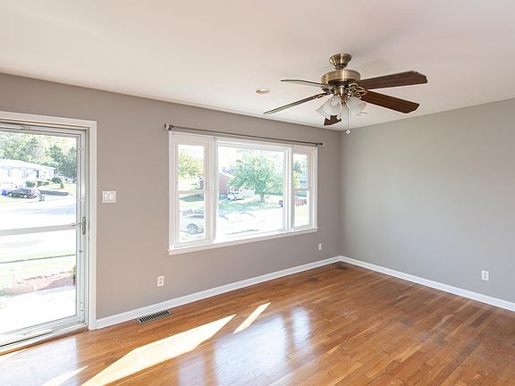 3rd image of 529 Folkstone Dr