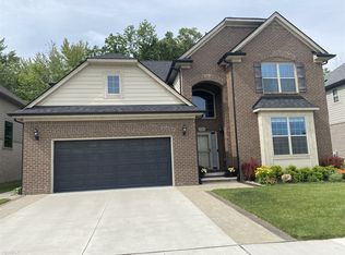 1591 N Lake Dr, Troy, MI 48083