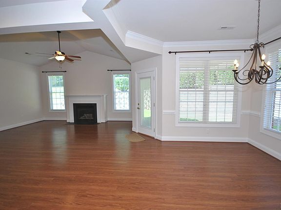 5th image of 1088 Doulton Cir
