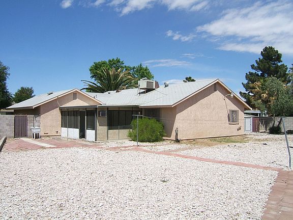2nd image of 901 Shadow Mountain Pl