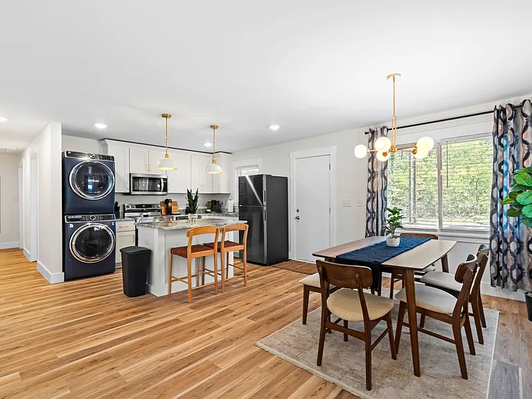 102 W Weaver St — Photo 6