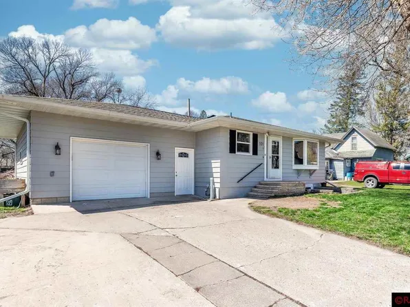 101 S Logan St, Lake Crystal, MN 56055