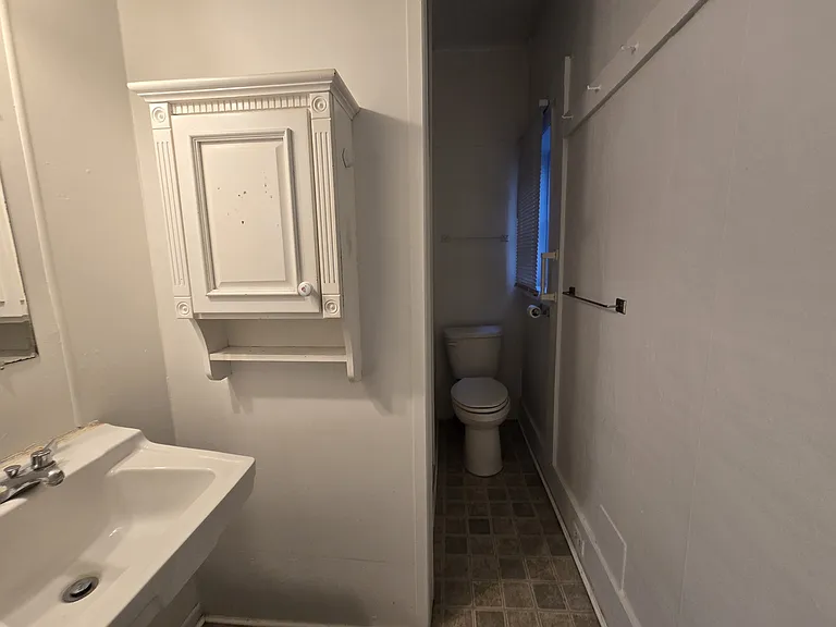 420 E Harris St — Photo 8
