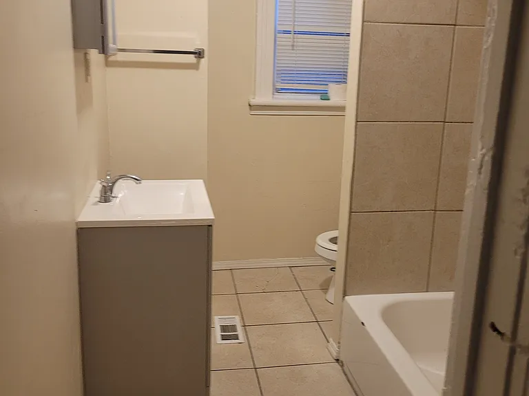 1524 Agnes St — Photo 12