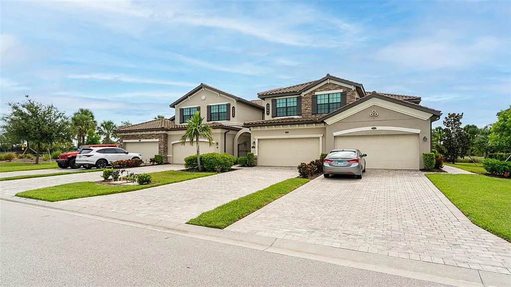 3 bed, 2.0 bath, 2110 sqft, $4,250 — Photo 1