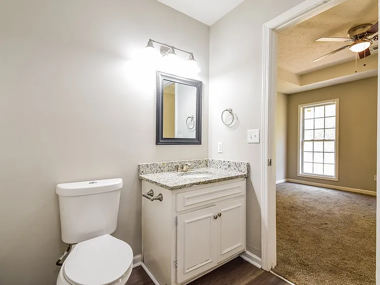 1346233_024_main_bathroom_13590164.jpg