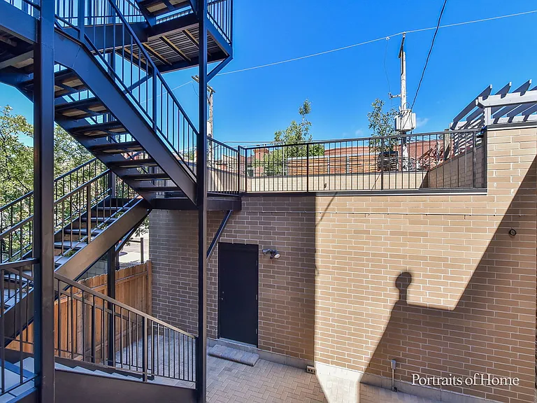 2135 N Lakewood Ave #1 — Photo 31