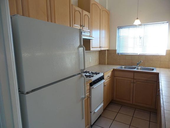 2nd image of 2116 C St APT 12