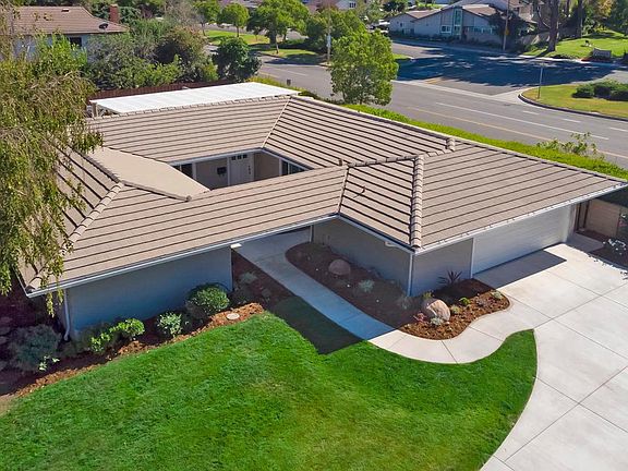 2nd image of 32040 Wallington Ct