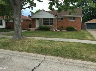 29240 Rosemont St, Roseville, MI 48066