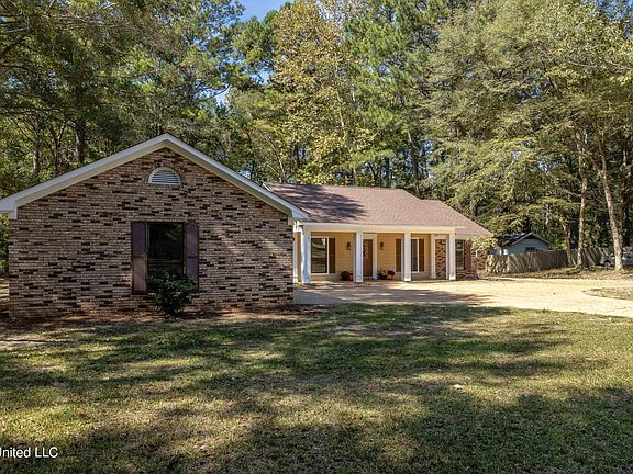 5th image of 109 E Hollow Pine Dr