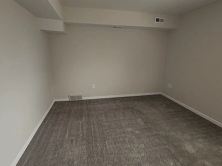 Three Oaks Apartments — Photo 29