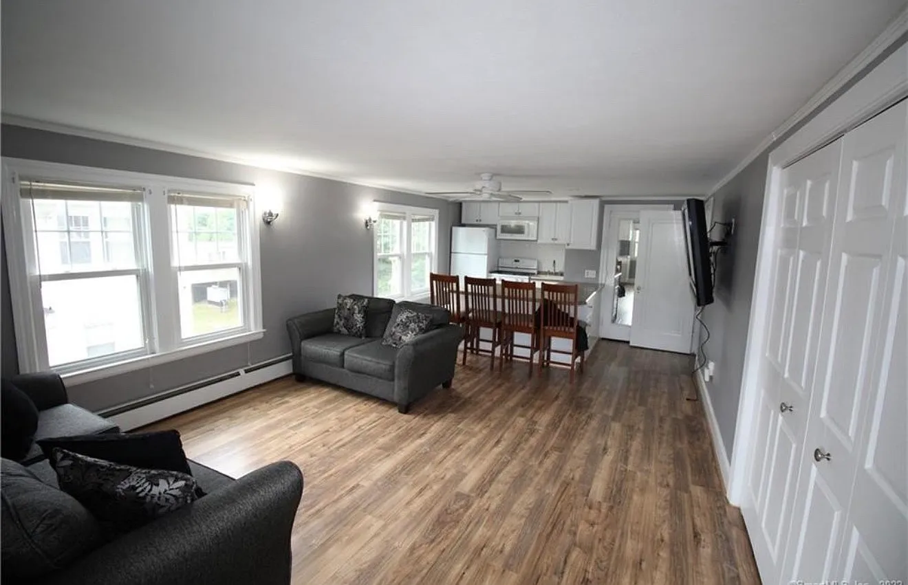 2 bed, $1,910 — Photo 2
