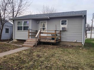 422 Hartman Ave, Waterloo, IA 50701