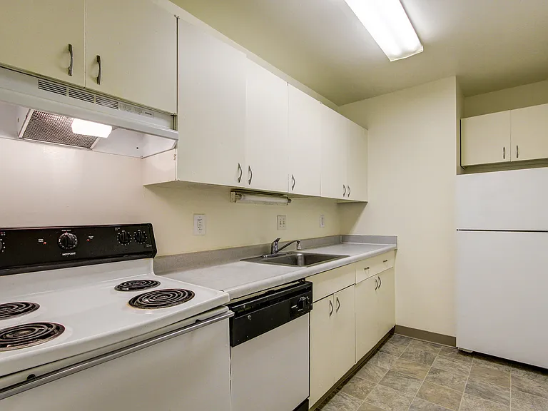 The Forum Apartments — Photo 38