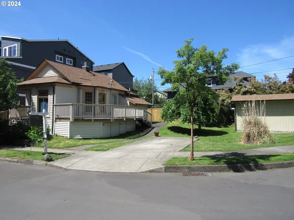 N Cook St, Portland, OR 97227