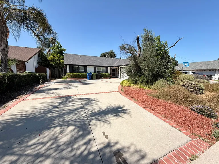 22221 Hartland St #HOUSE — Photo 1