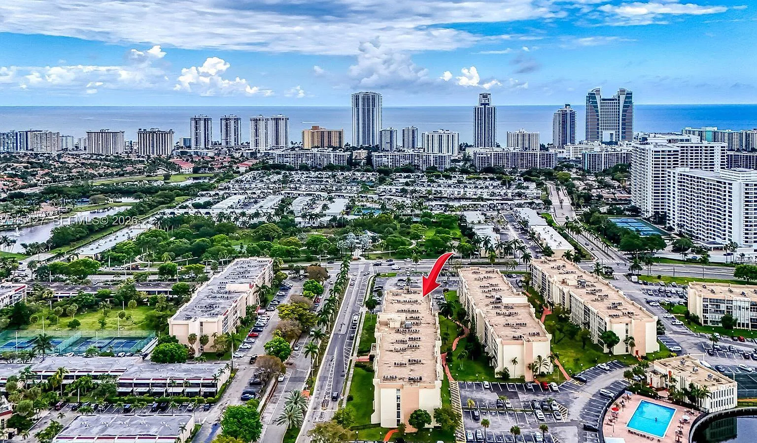 Desoto Park Condo — Photo 4