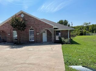 423 W Thomas St, Leonard, TX 75452