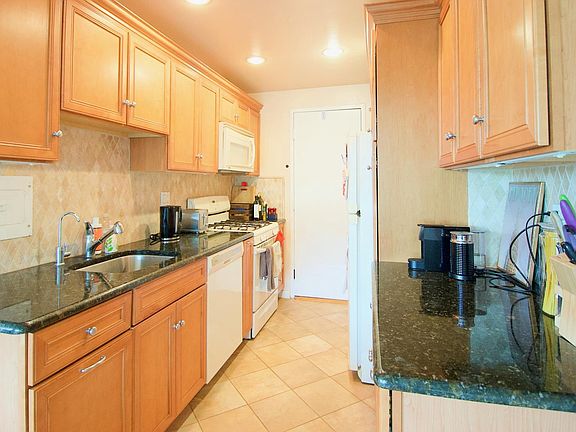 4th image of 10201 Grosvenor Pl APT 905